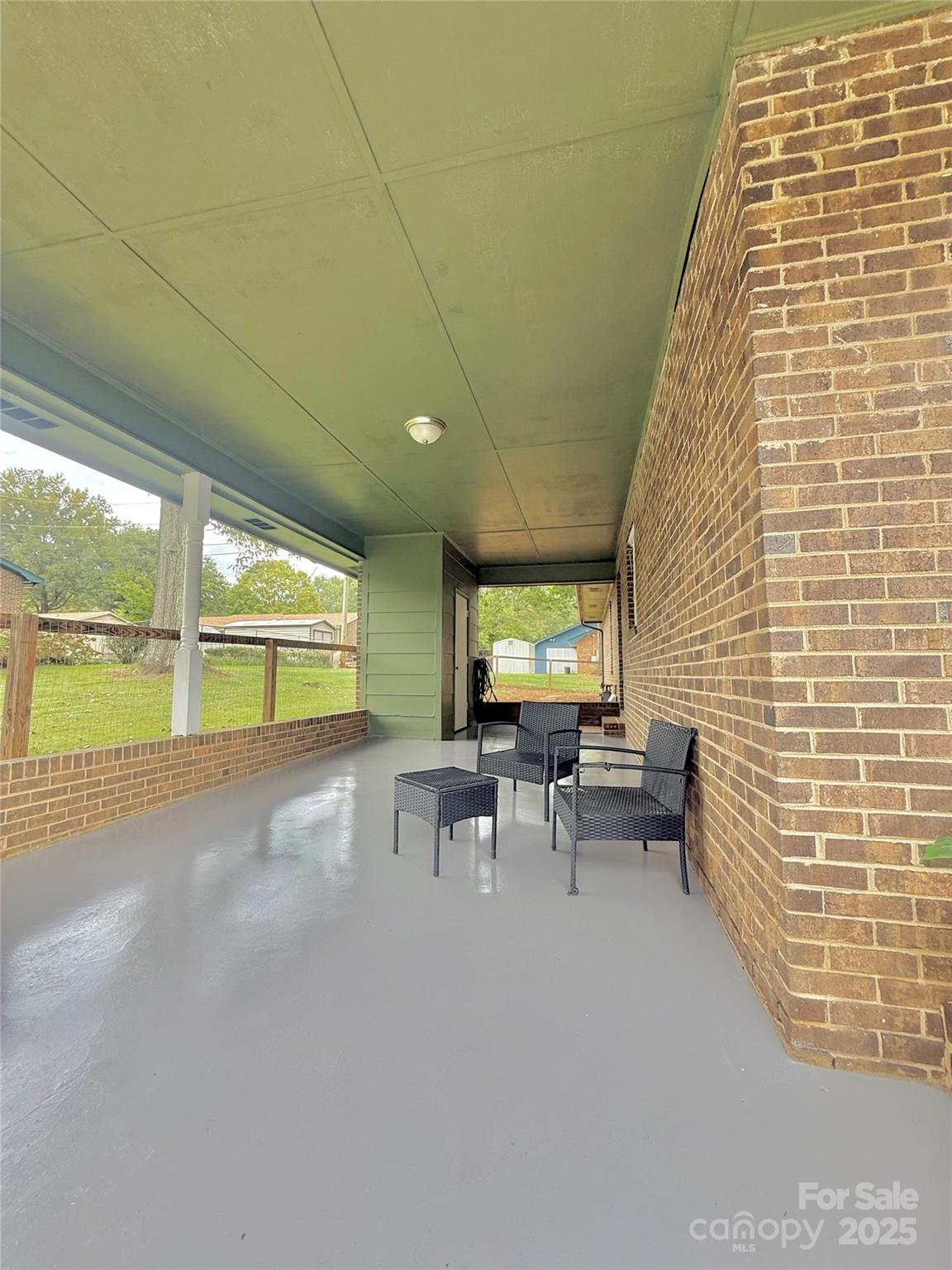 300 N Watterson Street