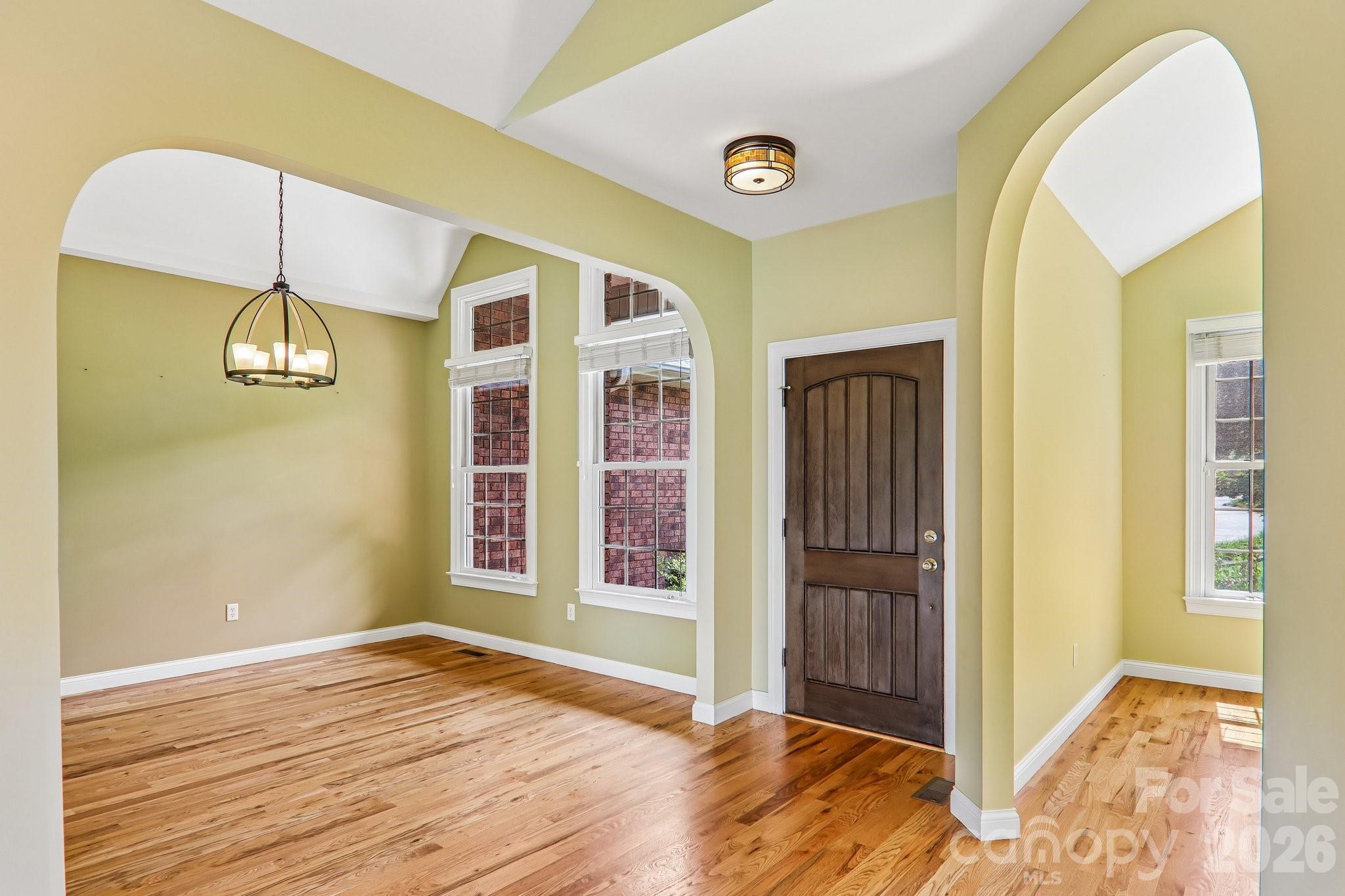 28 Tudor Crescent Court