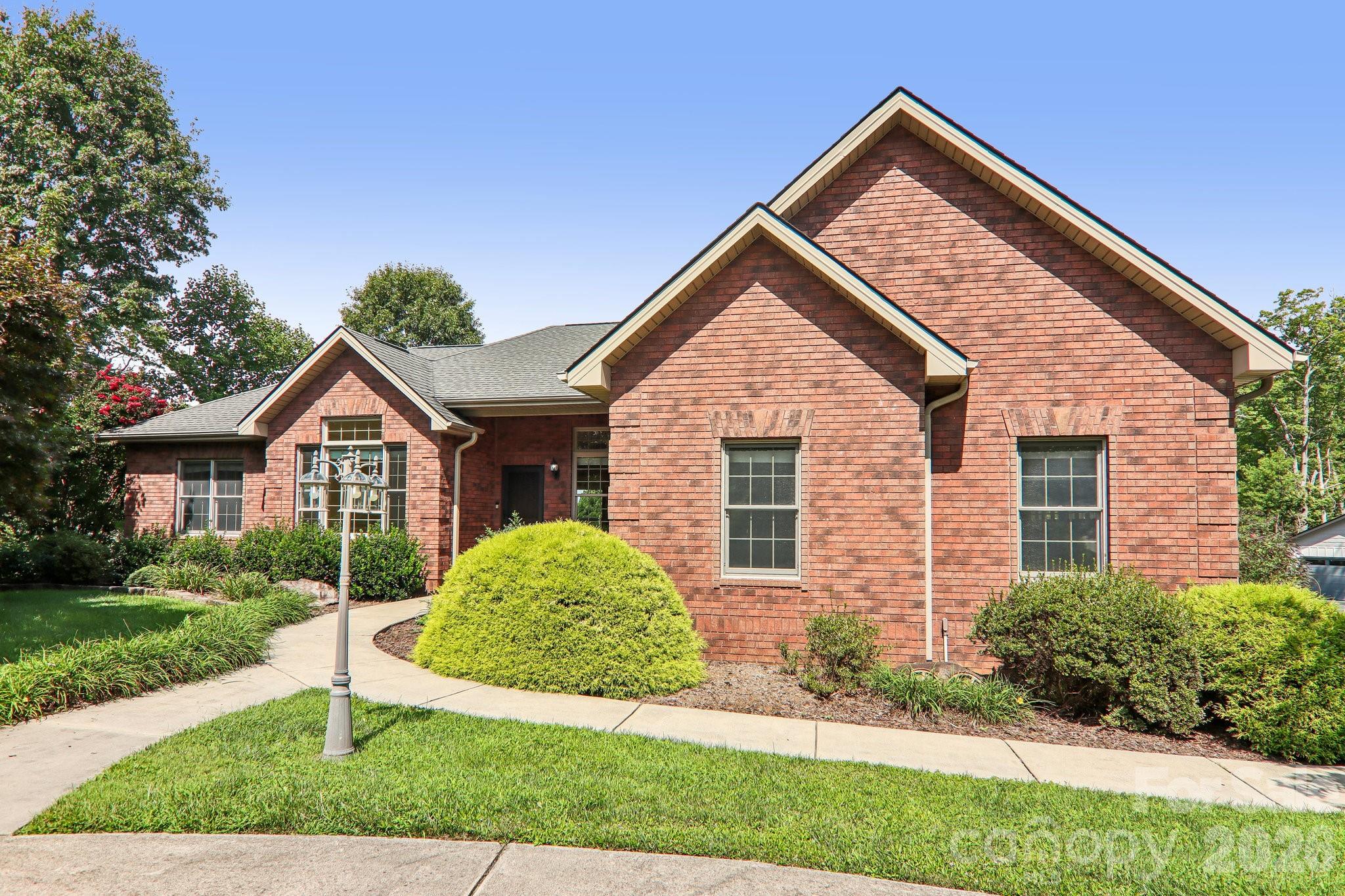 28 Tudor Crescent Court