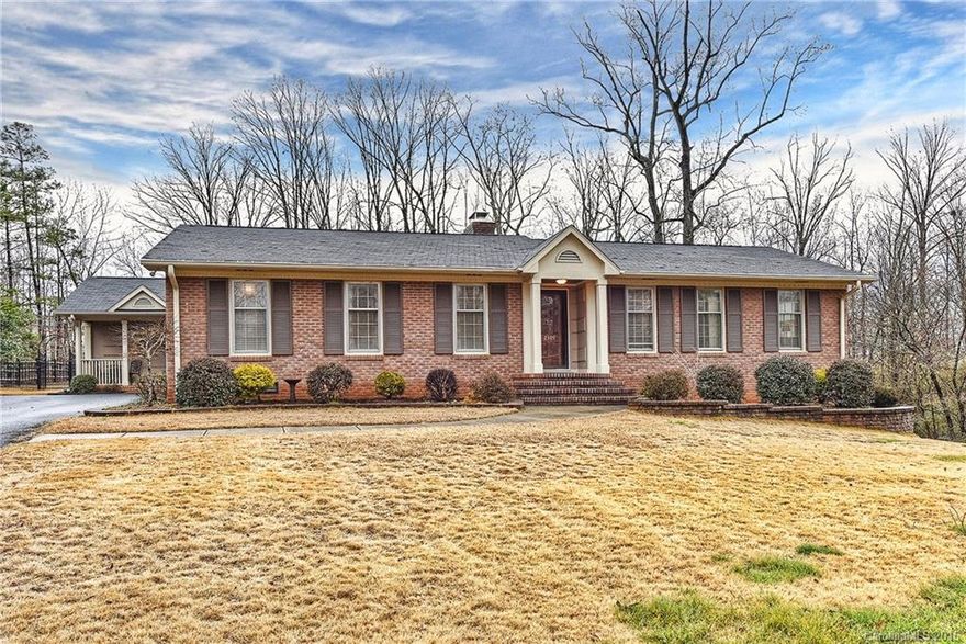 2 Min to shopping & Col Francis Park.  Updated Kitchen, Baths, new Master Suite & finished Bsmt. Plantation Shutters. Spacious den w/built-in’s & Wd Burning FP. Kit has SS appls, Granite, Dbl Oven & adjoins the Breakfast Rm. Spacious MBR has trey ceiling, & sliding doors to private BA. MBA has sep vanities, his/her walk-in Closets & doorless Shower. Bsmt has flex Rm with full BA, FP, and "huge" Rec Rm. Split BR Plan.  Large Deck overlooks priv fenced, back yard w/Sports Court. Incl Hm Warranty