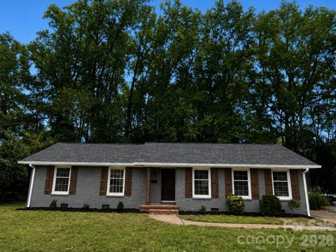 Photo of 5731 Brookhaven Road, Charlotte, NC 28210 (MLS # 4394881)