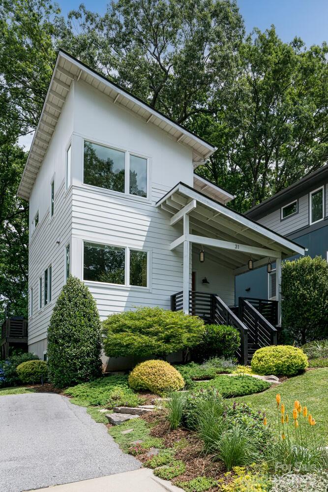 31 Mauricet Lane