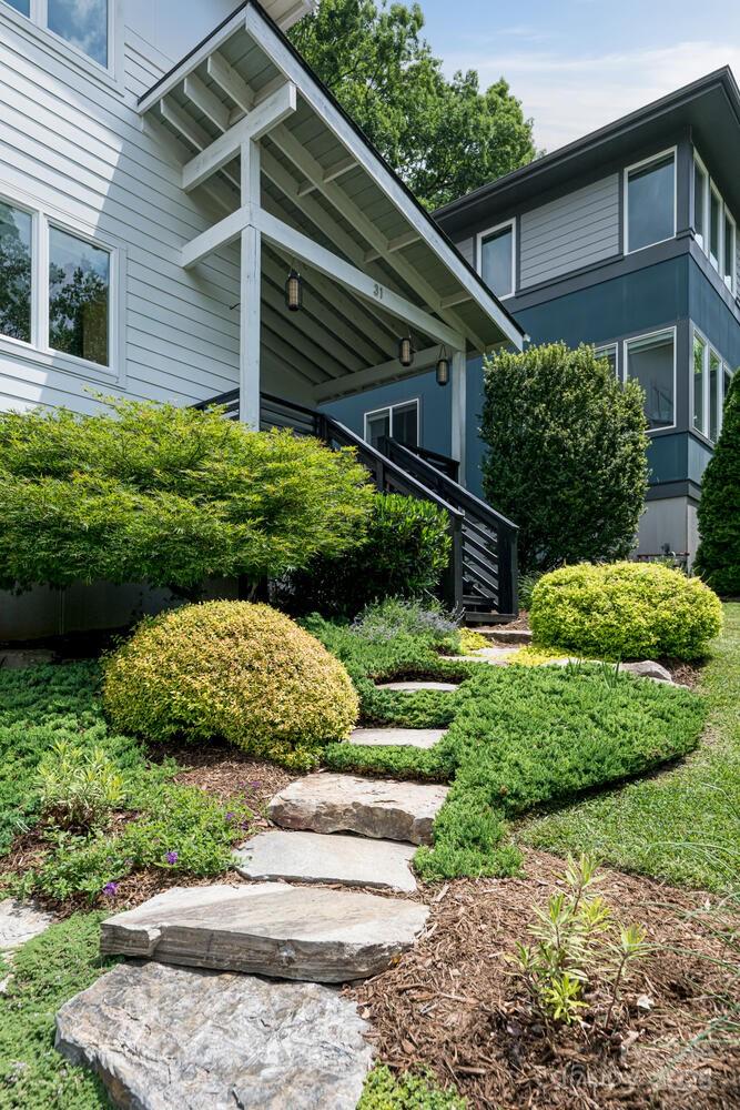 31 Mauricet Lane