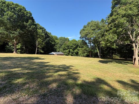Photo of 254 Beechwood Farm Road, Statesville, NC 28625 (MLS # 4383956)