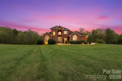 Photo of 48 Oakdale Drive, Taylorsville, NC 28681 (MLS # 4354492)