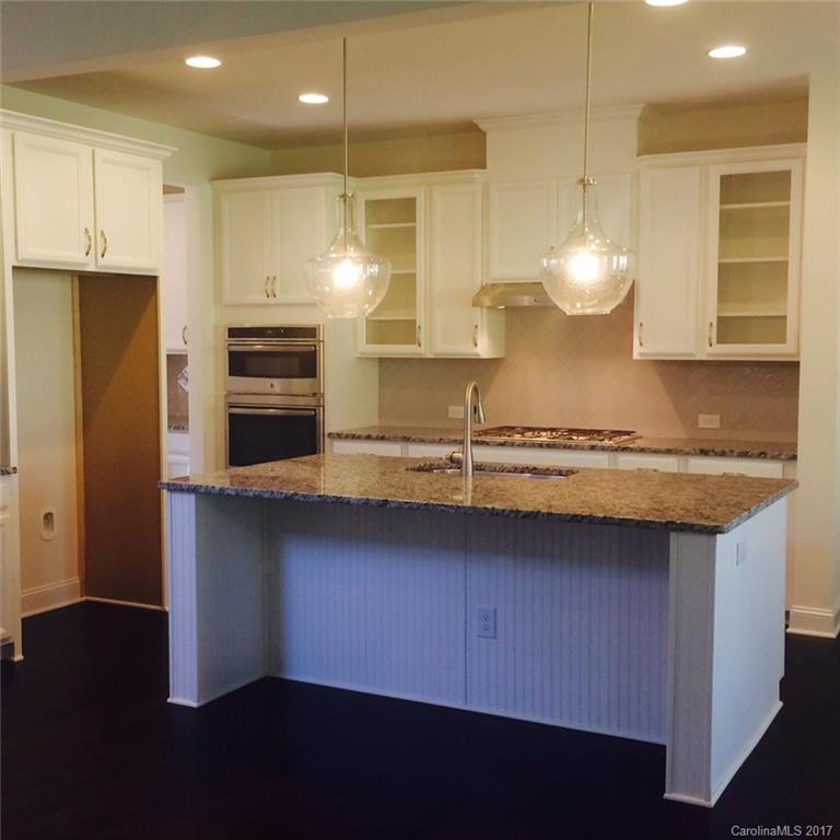 Cobblestone Manor - Residential