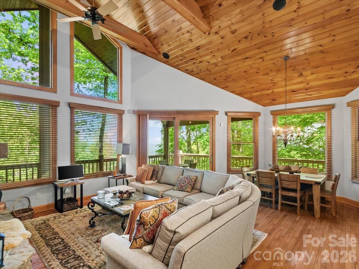 15 Ivy Point Lane