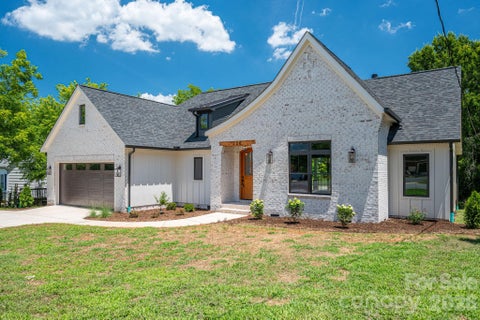 Photo of 526 N Aspen Street, Lincolnton, NC 28092 (MLS # 4403204)