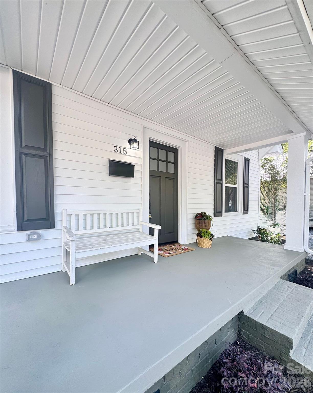 315 W Lowrance Avenue