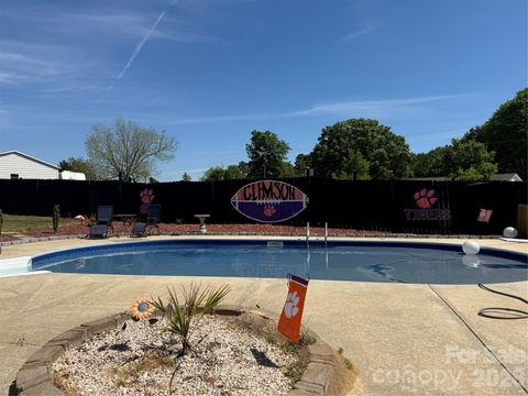 Photo of 1087 Greenbriar Drive, Lancaster, SC 29720 (MLS # 4370391)