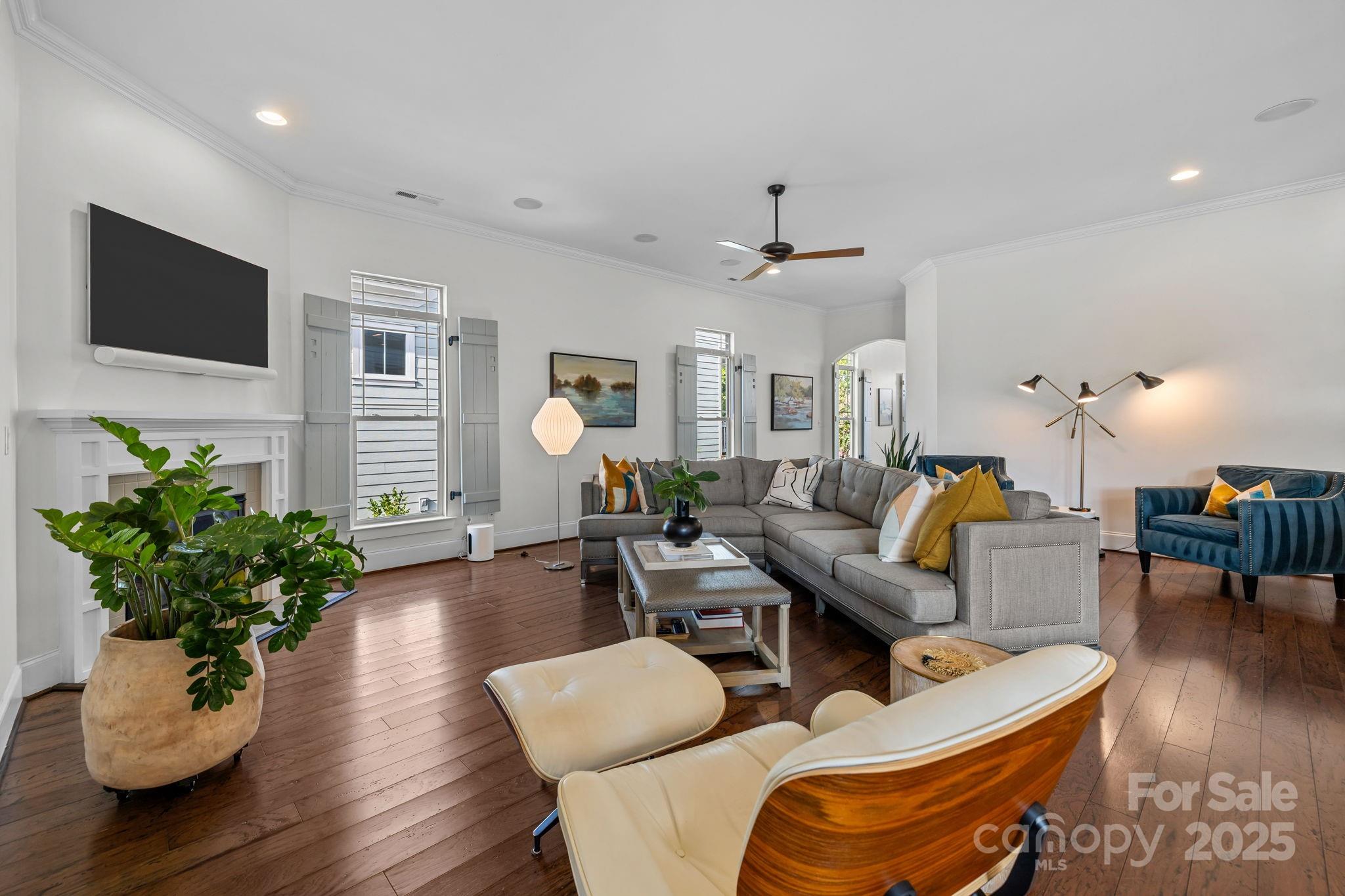 937 Herrons Ferry Road