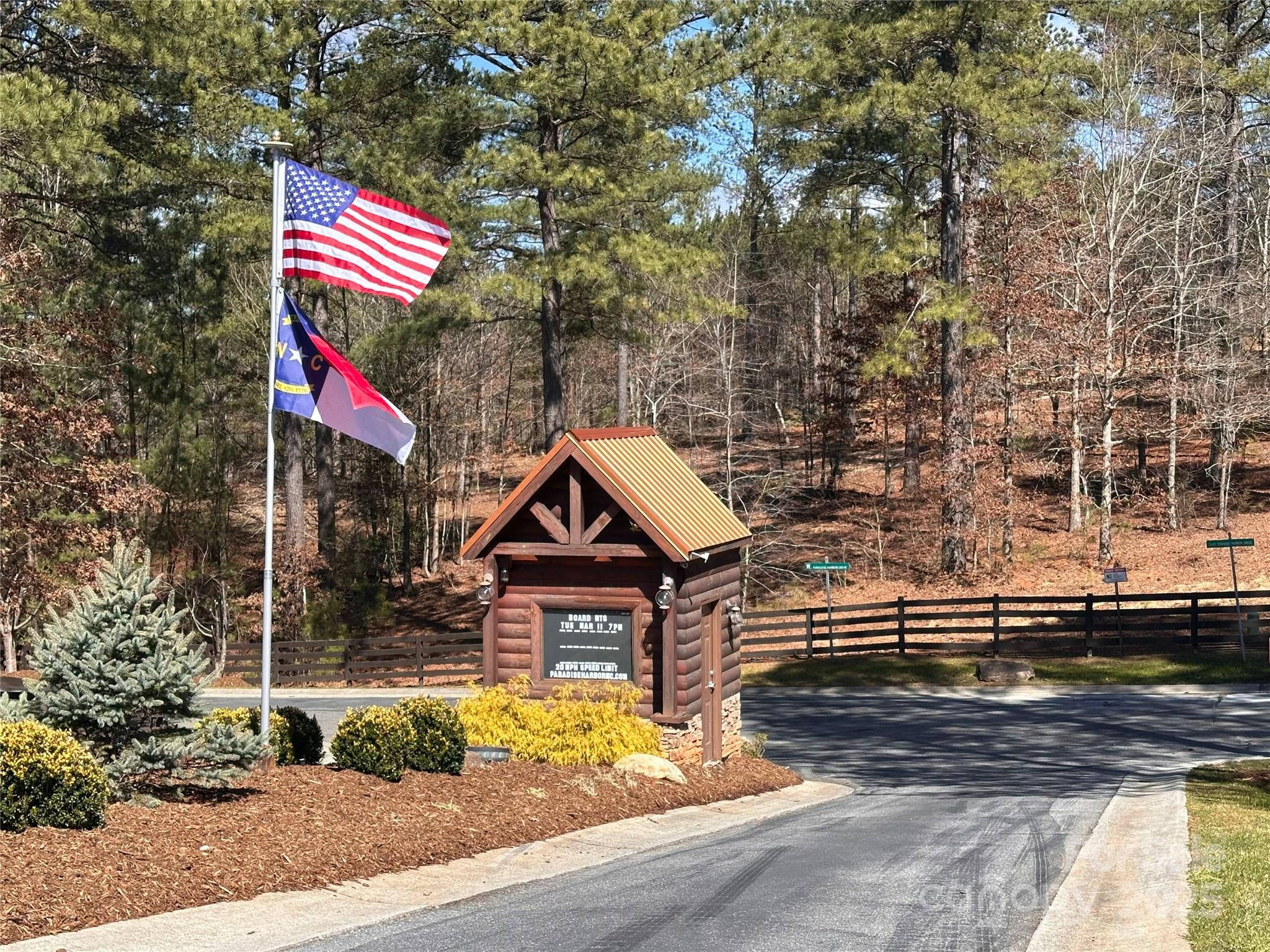 Paradise Harbor - Land