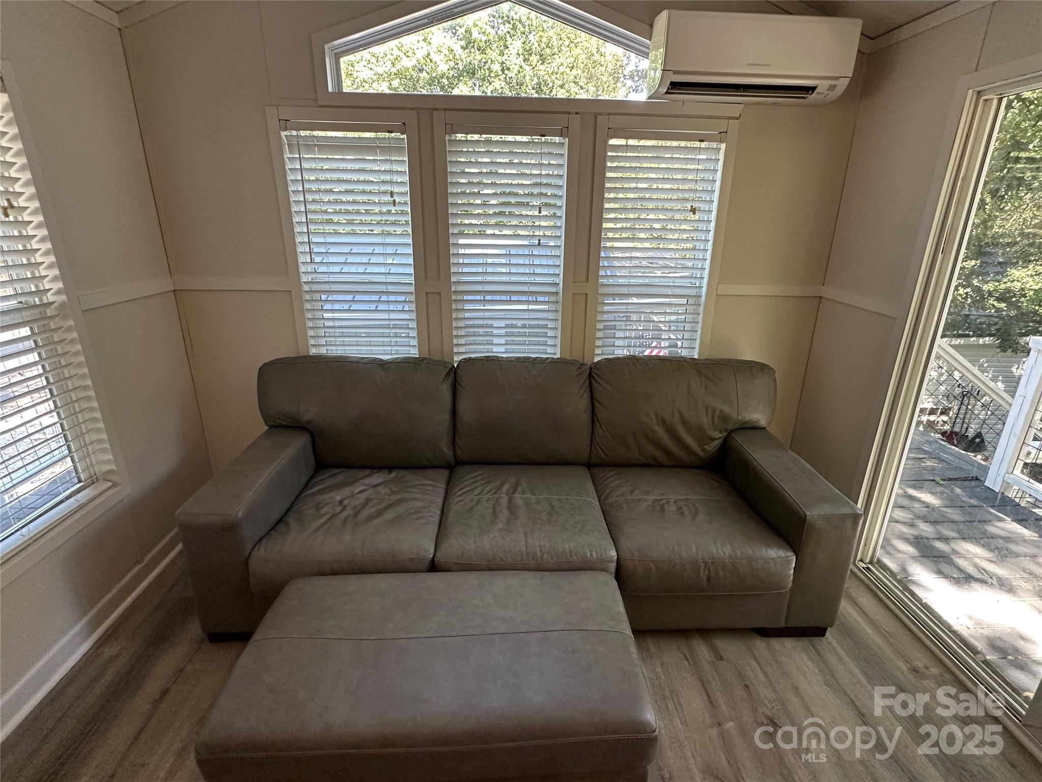 114 Meadowview Circle
