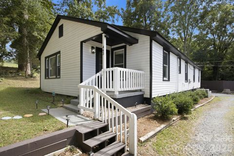 Photo of 443 Brandon Street, Davidson, NC 28036 (MLS # 4398578)