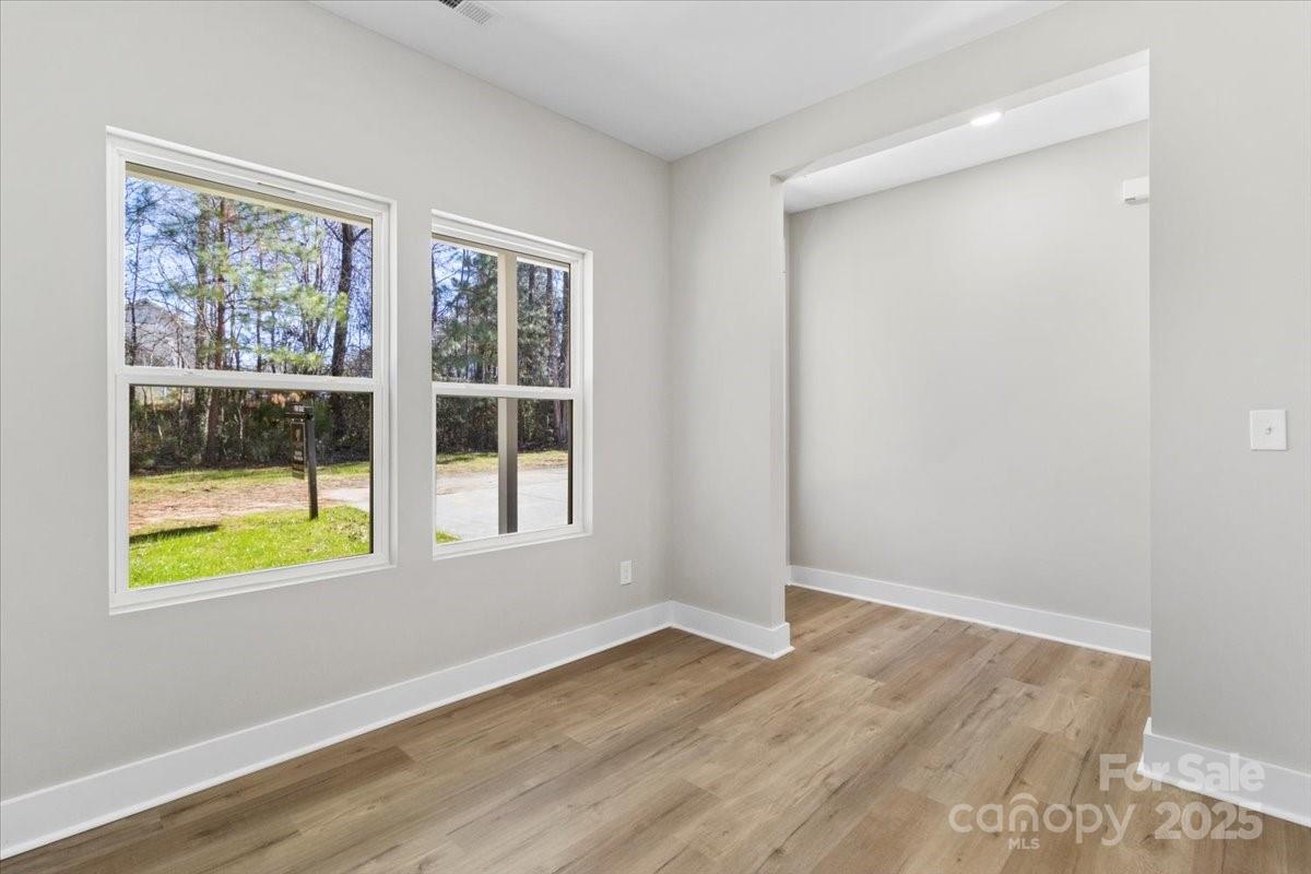 1699 Mission Oaks Street