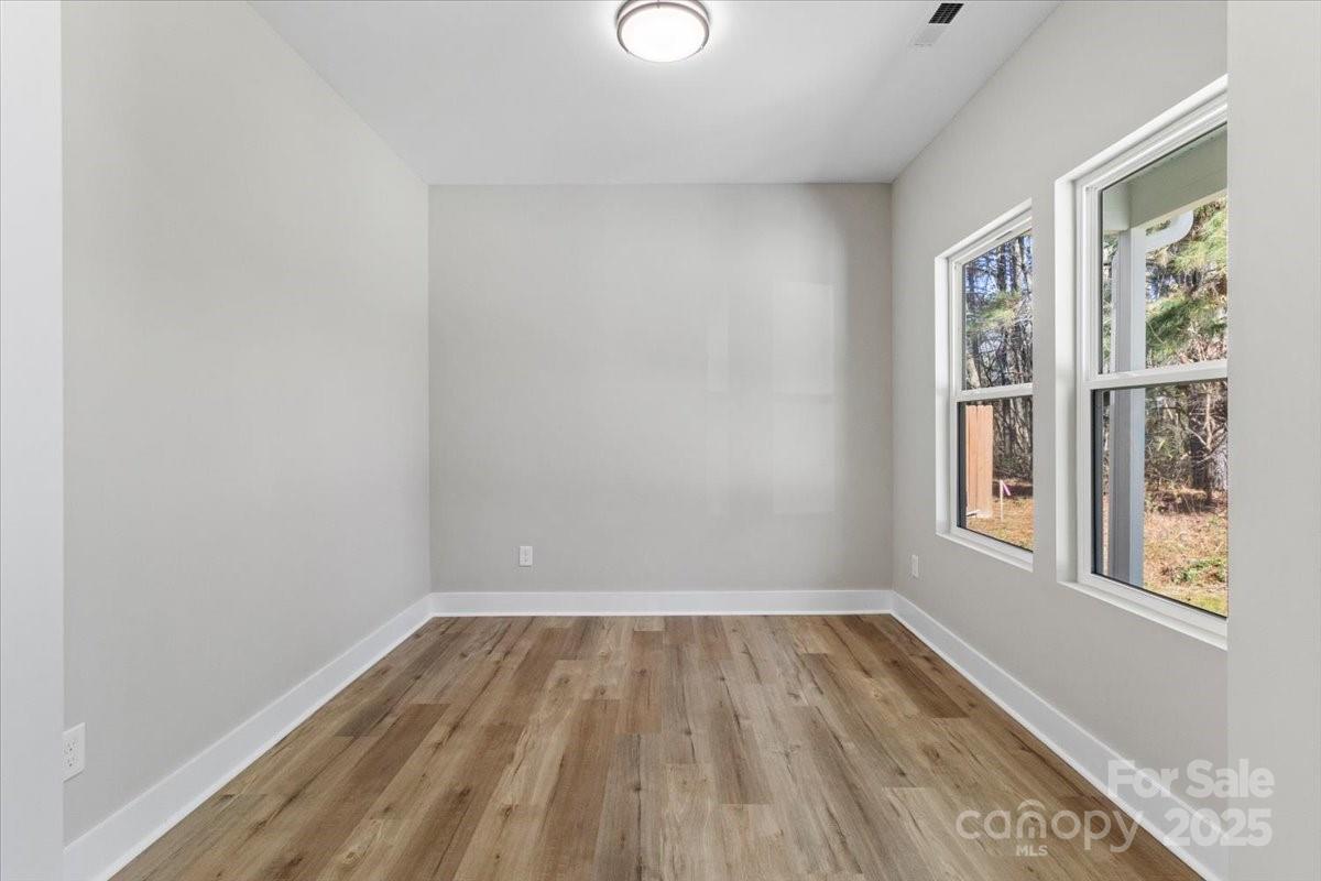 1699 Mission Oaks Street