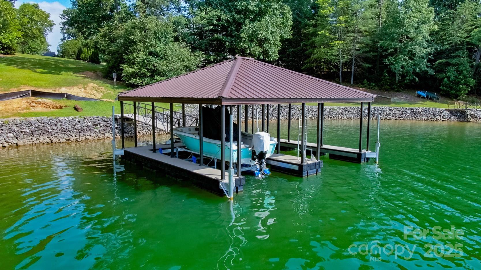 2715 Lakeridge Court
