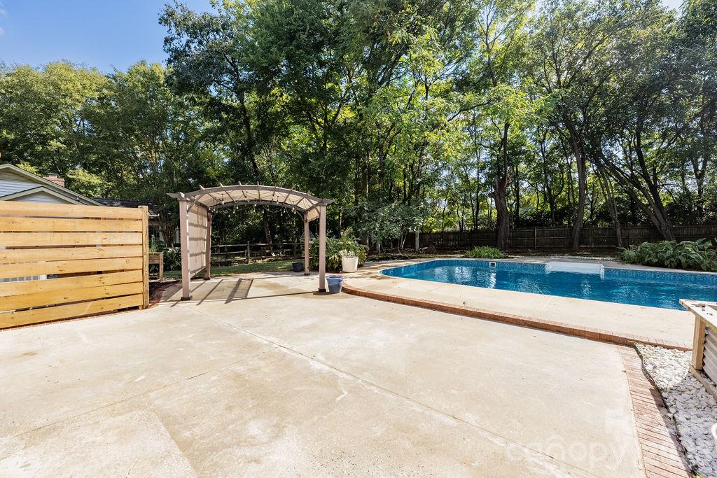 9423 Whitethorn Drive