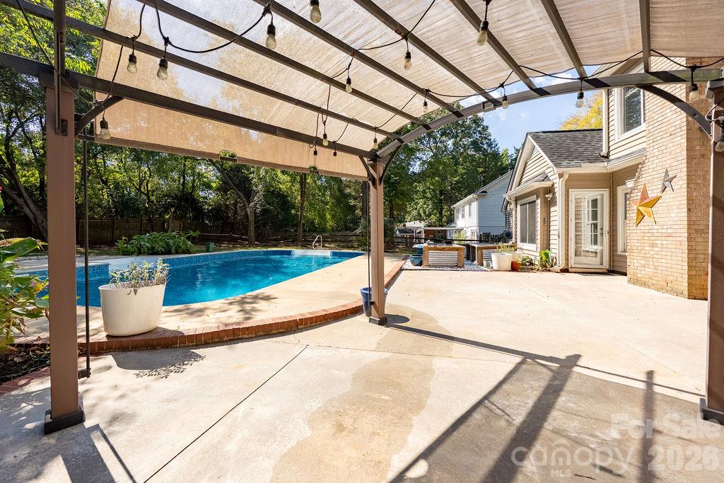 9423 Whitethorn Drive
