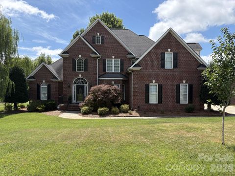Photo of 5523 Weavers Row, Gastonia, NC 28056 (MLS # 4395582)