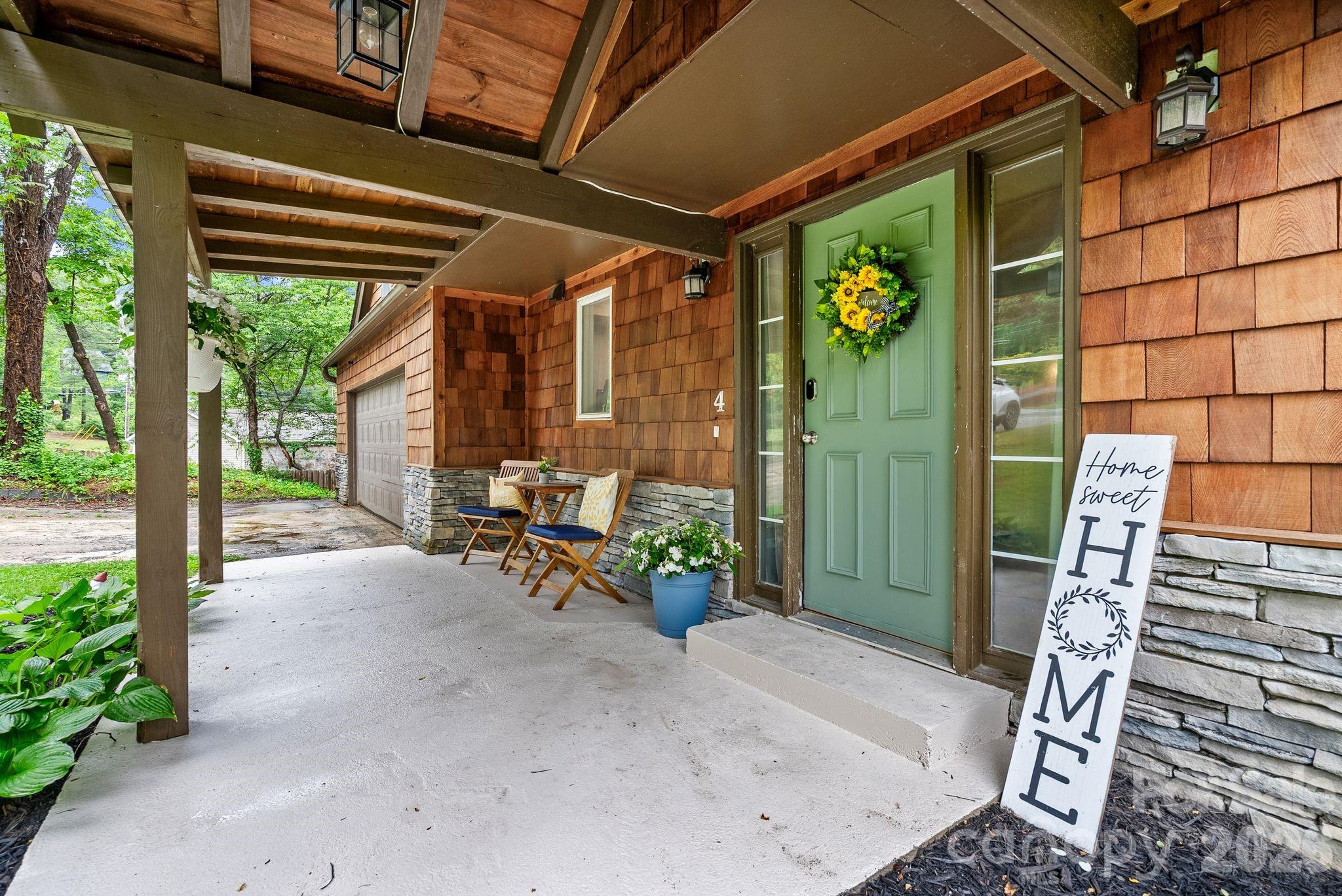 4 Beechwood Lakes Drive