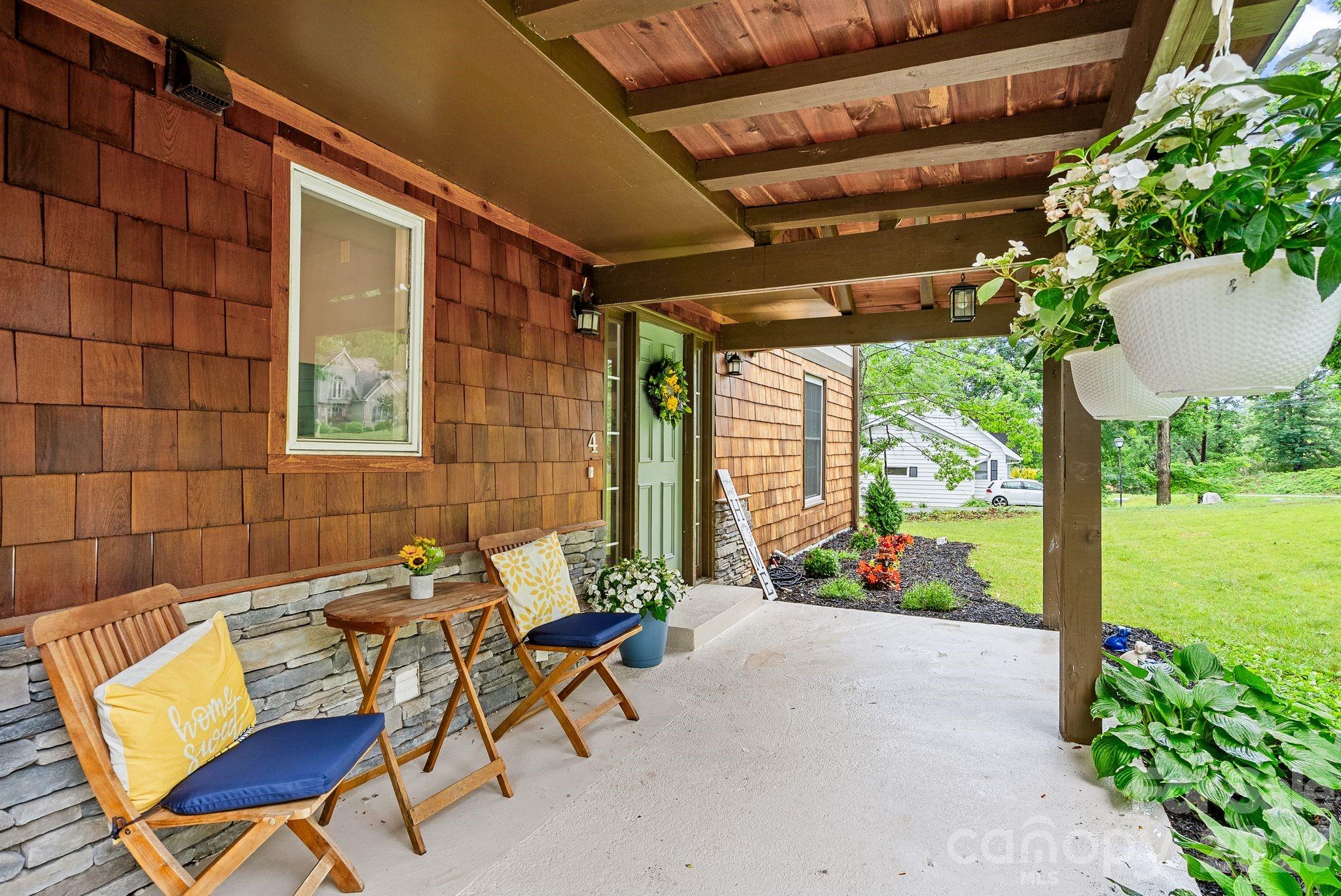 4 Beechwood Lakes Drive