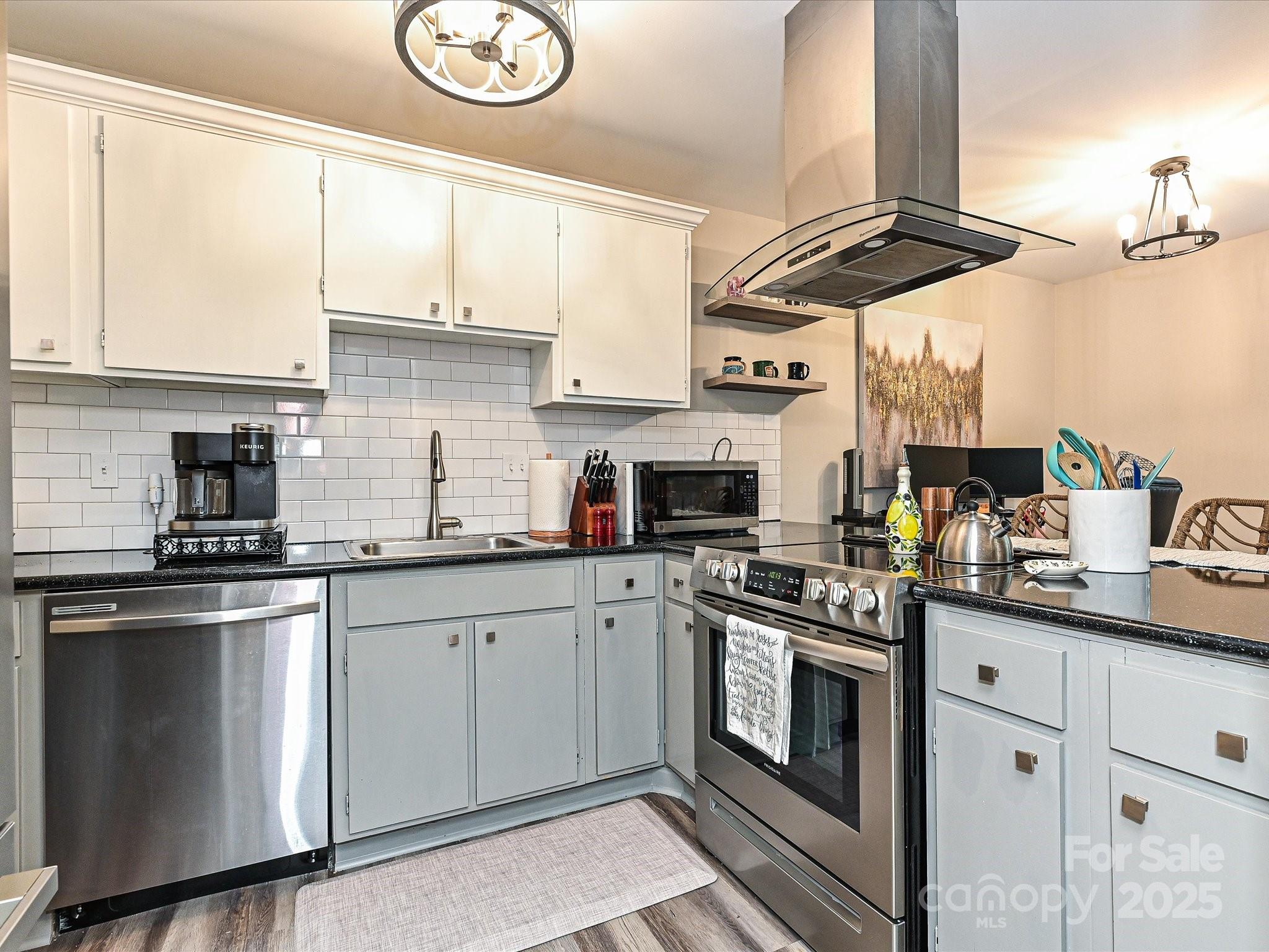 1615 Merry Oaks Road