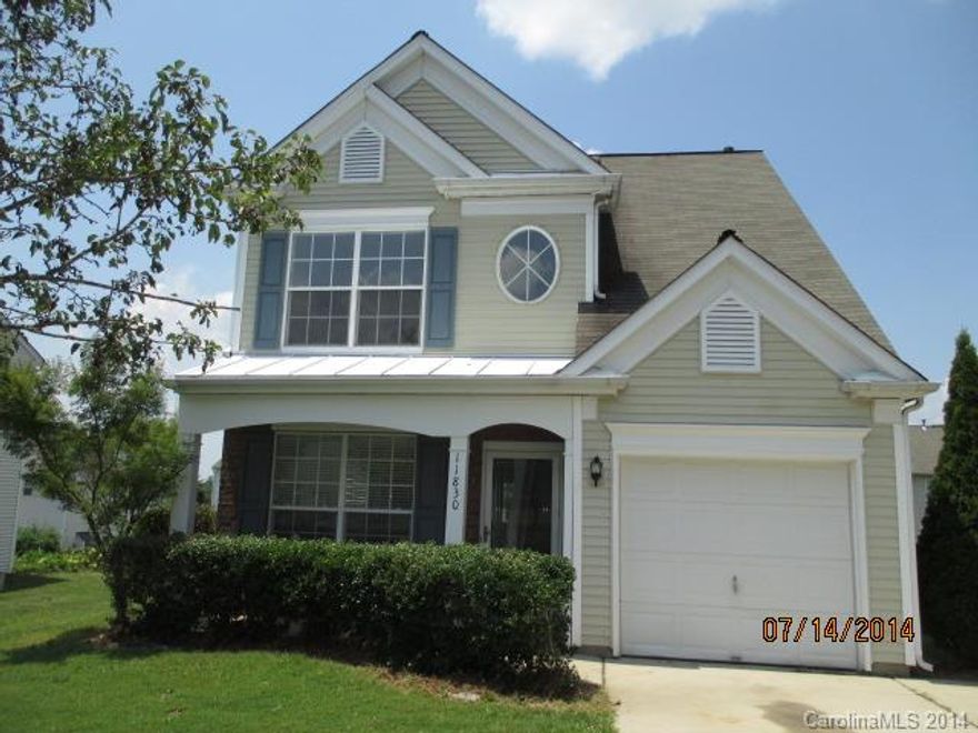 Beautiful open floor plan.  Formal Living Room and Dining Room with dinette, and family room with fire place.  NEW CARPET & NEW PAINT.  1 car garage.  Large master with garden tub and dual vanity sink.  Home shows beautifully on nice level lot.  Ready to close fast.