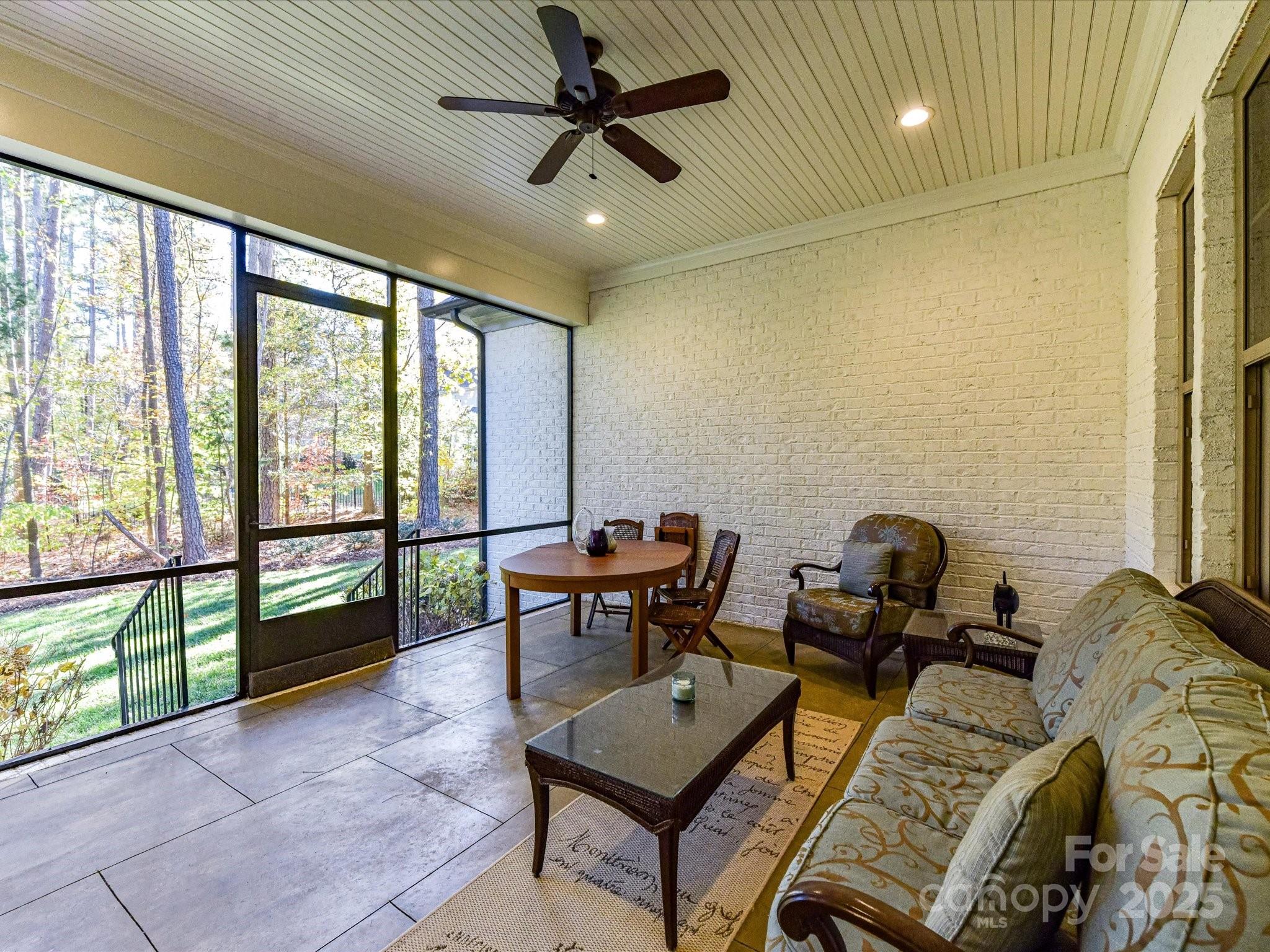 The Peninsula - Residential