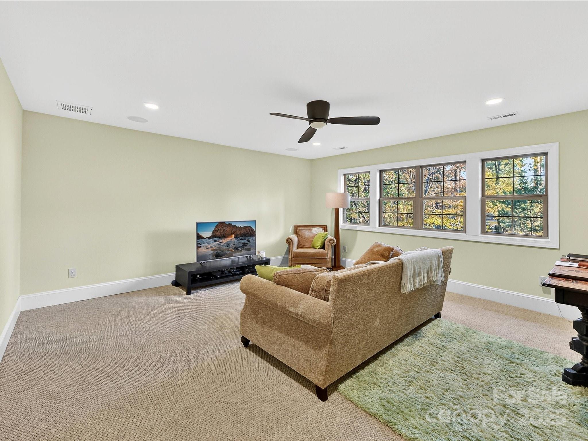 The Peninsula - Residential