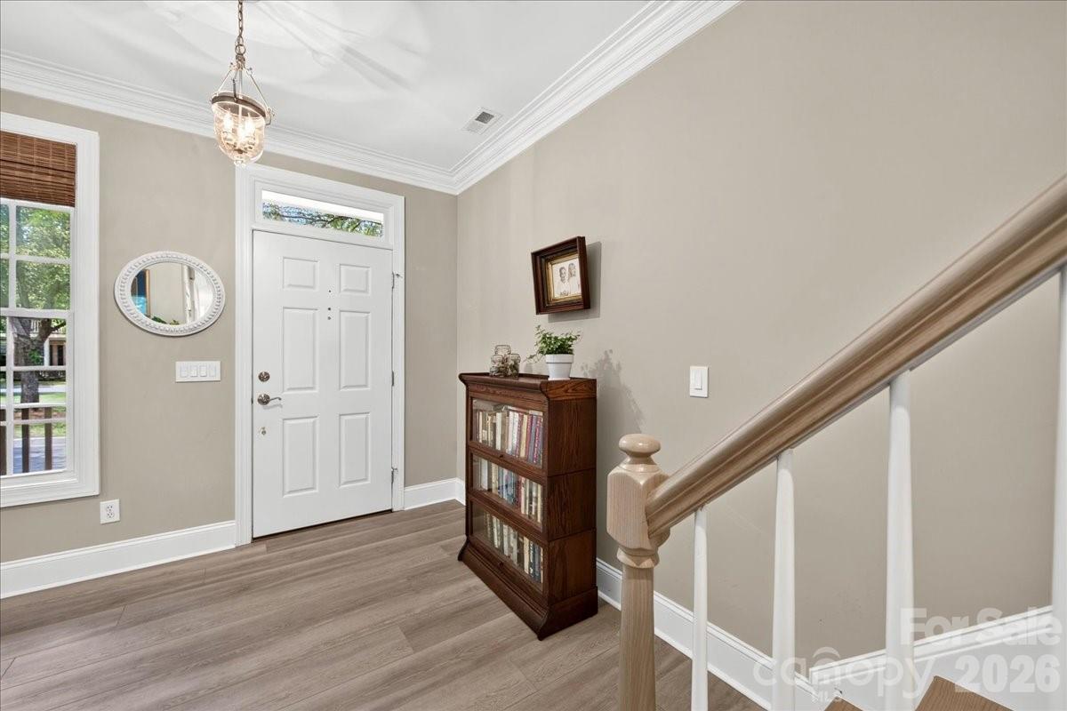 242 S Faulkner Way