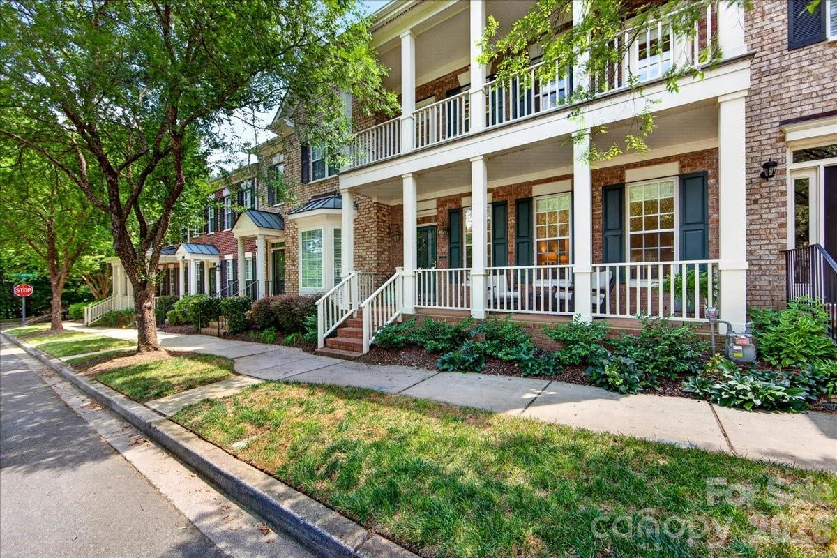 242 S Faulkner Way