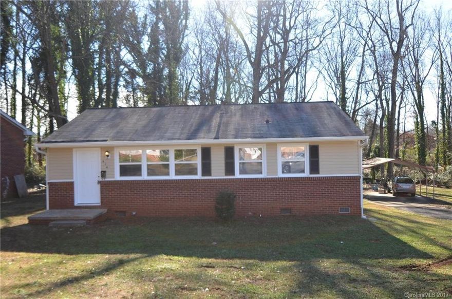 Great Kings Mountain location for this cozy 3 bed, 1 bath ranch. Updated, clean and modern. Providing both excellent quality and value, this professionally managed and maintained home is available to lease today. *2NCC1571