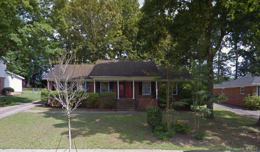 SOLD - ENTRY IN MLS FOR COMPARABLE PURPOSES ONLY
Nicely updated ranch. Renovated kitchen with replaced cabinets and granite counter tops. laminate floors throughout. Fenced back yard. Full brick.  Given kitchen, in above average condition.