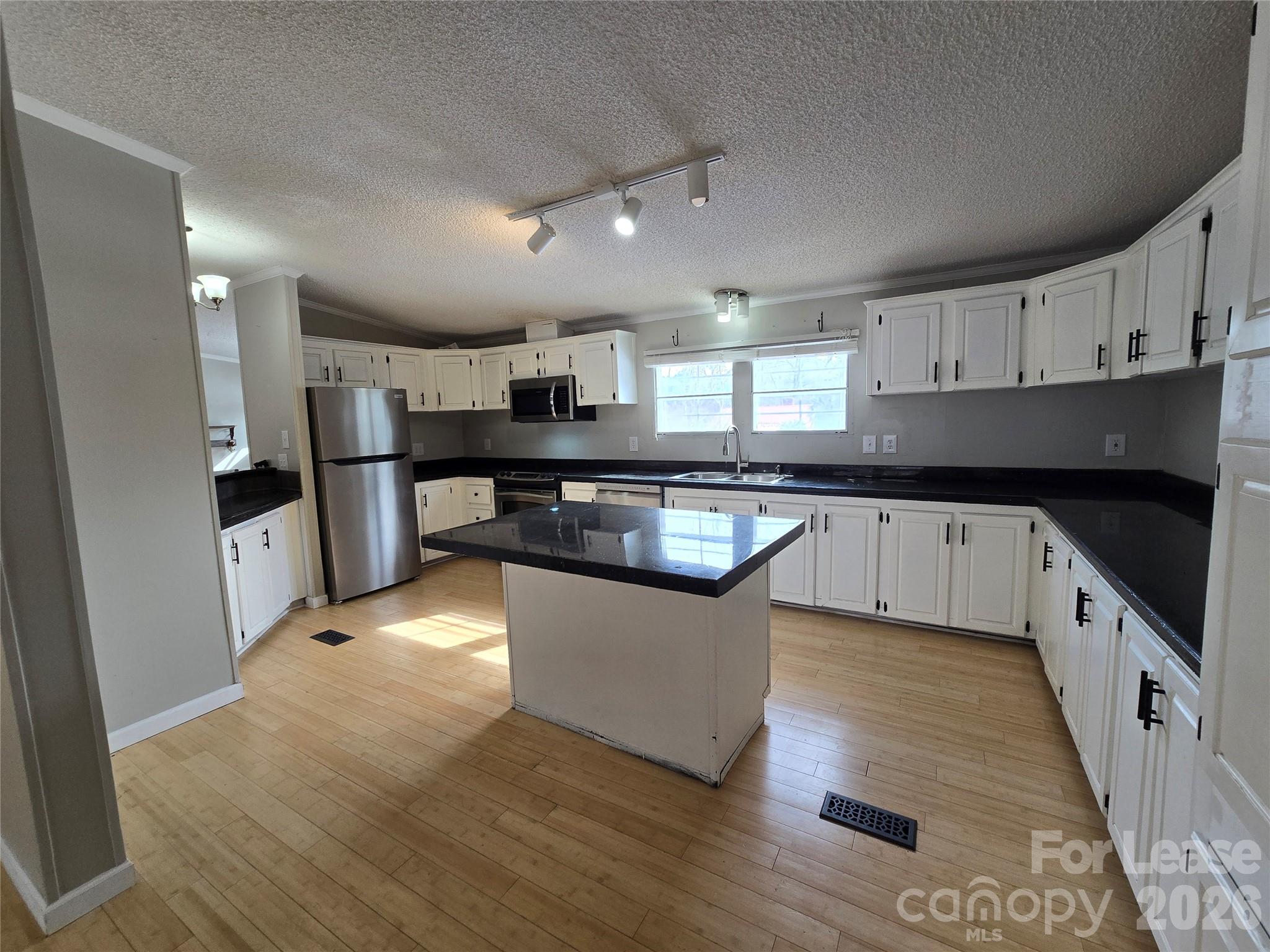 Lake Shore - Residential Lease