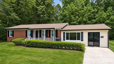 Photo of 611 W Lewis Street, Dallas, NC 28034 (MLS # 4393178)