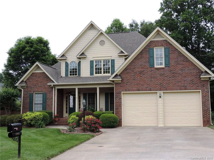 Beautiful Full Brick home in desirable area of Rock Hill! Open & Spacious Floor Plan. 2 Story Vaulted Great Rm.
New Roof 2014. Updated Kitchen w/glass front custom cabinets, granite Ceramic tile backsplash. Lg Bonus Rm
can be used as 4th bdr.Dual Zone HVAC. Gorgeous Landscaped yard w/irrigation & storage shed. Relax on the
covered front porch or rear deck. Master Suite w/trey ceiling, recessed lighting,fan,Whirlpool & big walk in
closet. Refrigerator,Washer & Dryer stays.