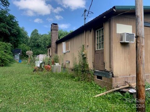 A home in Saluda