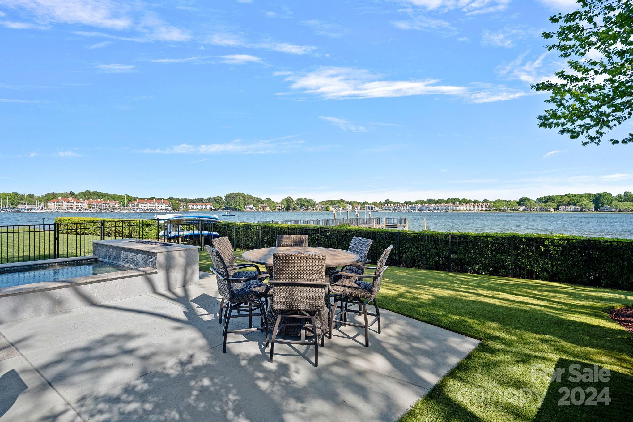 Point Largo - Residential