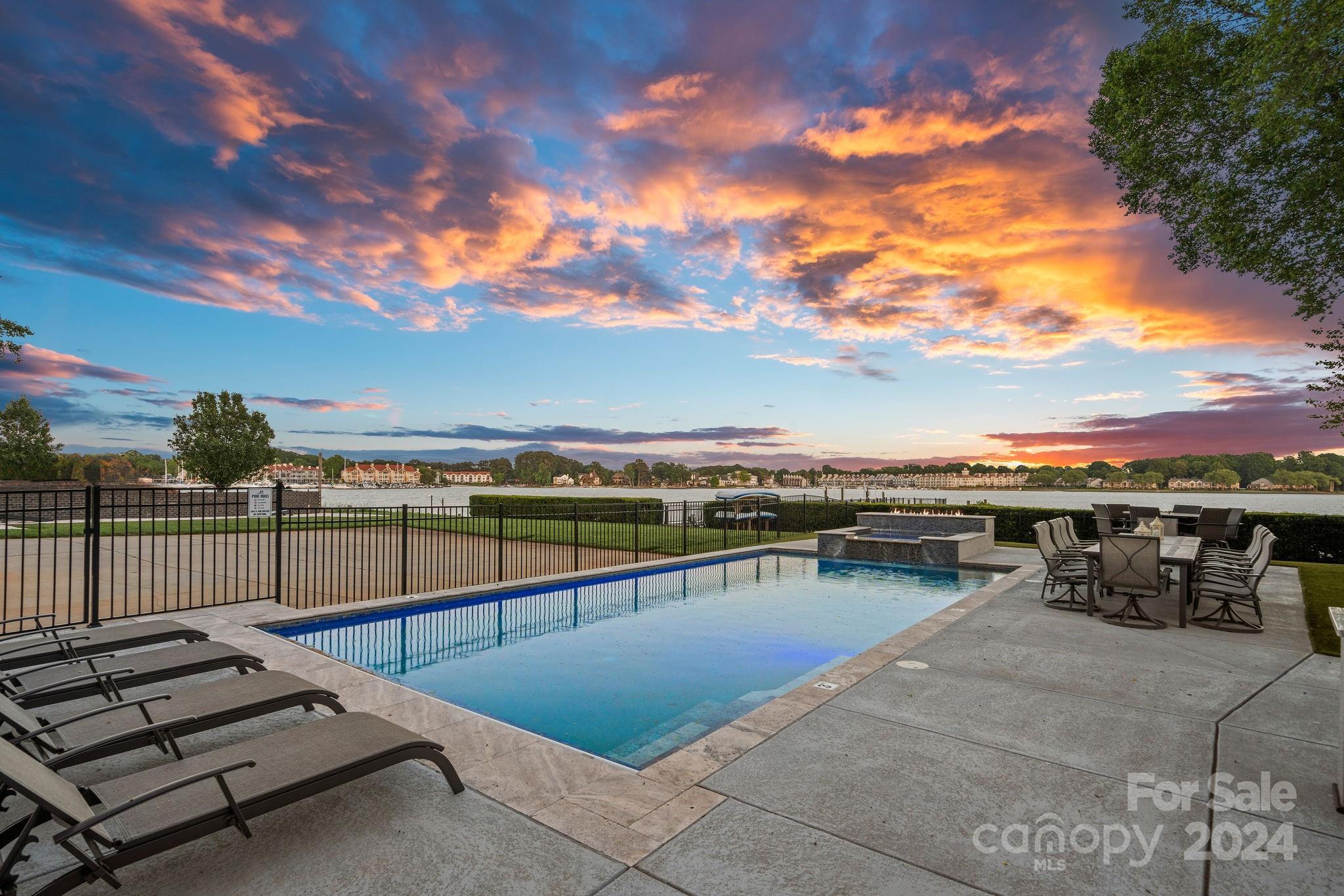 Point Largo - Residential