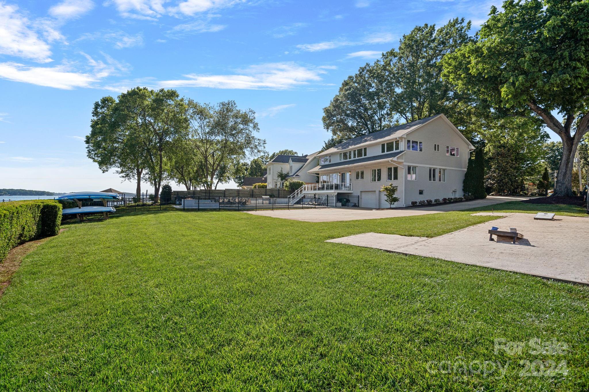 Point Largo - Residential