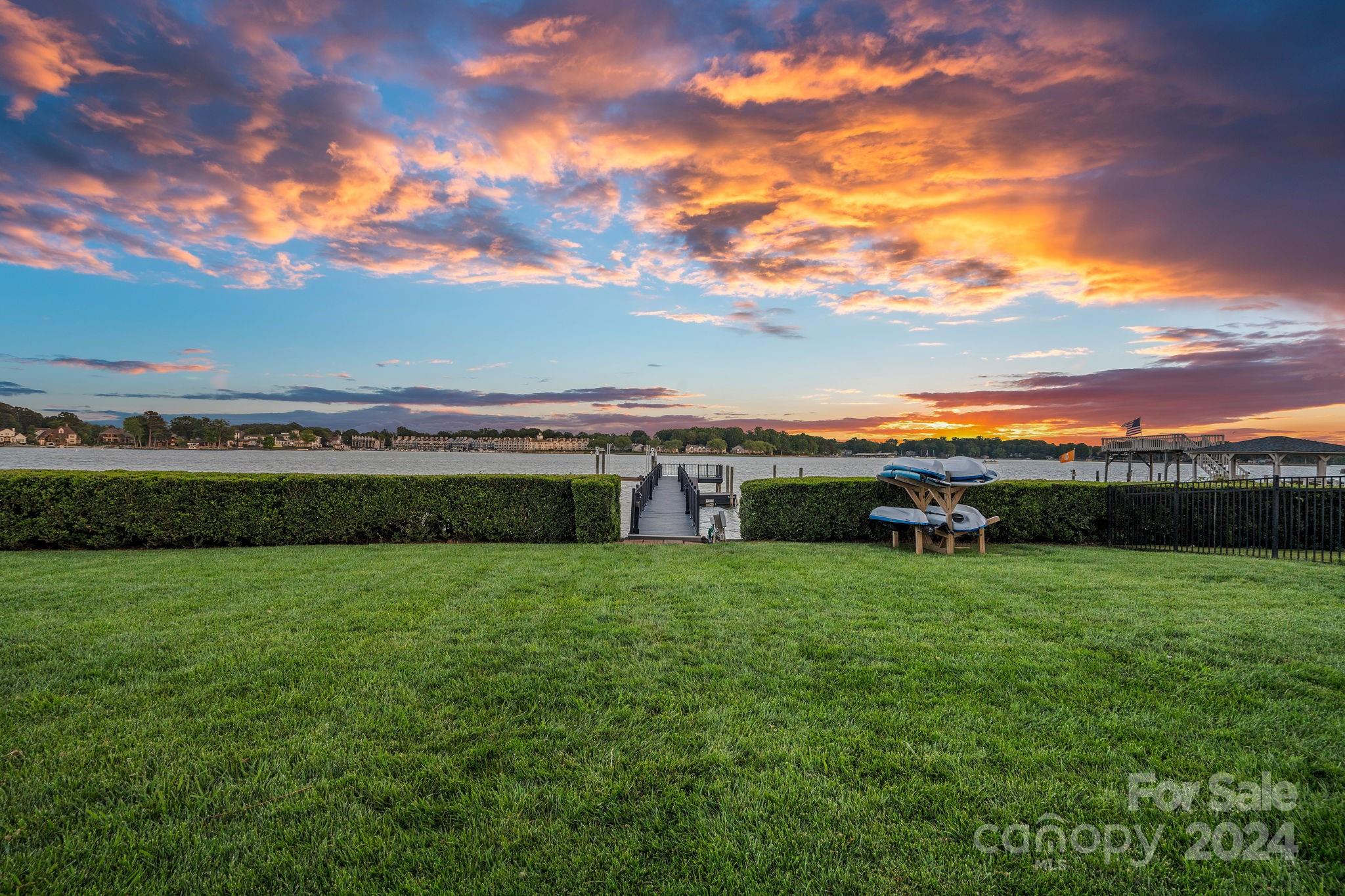 Point Largo - Residential