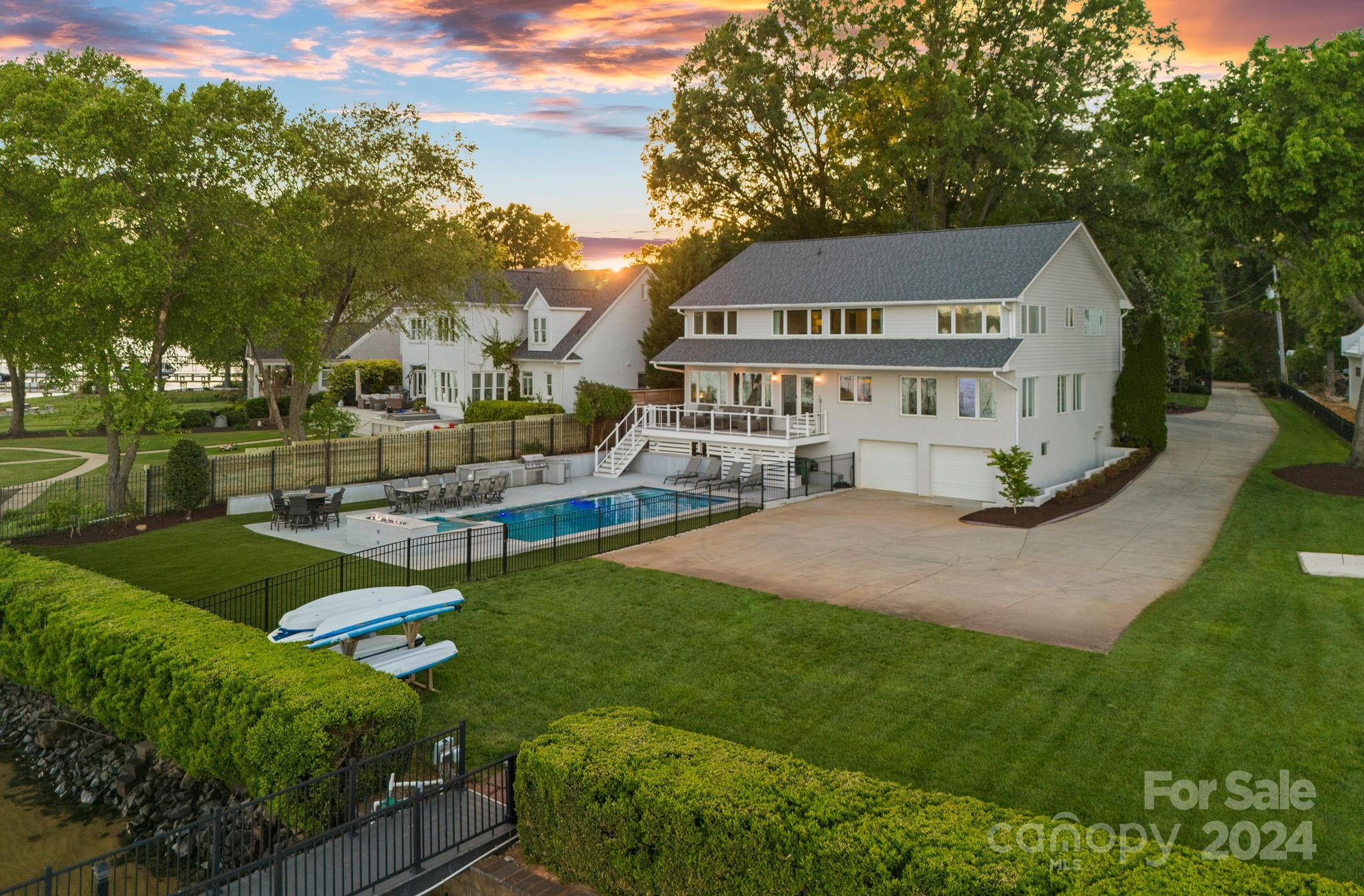 Point Largo - Residential