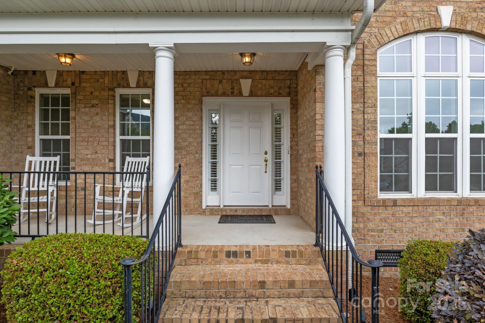 561 Keystone Court NW
