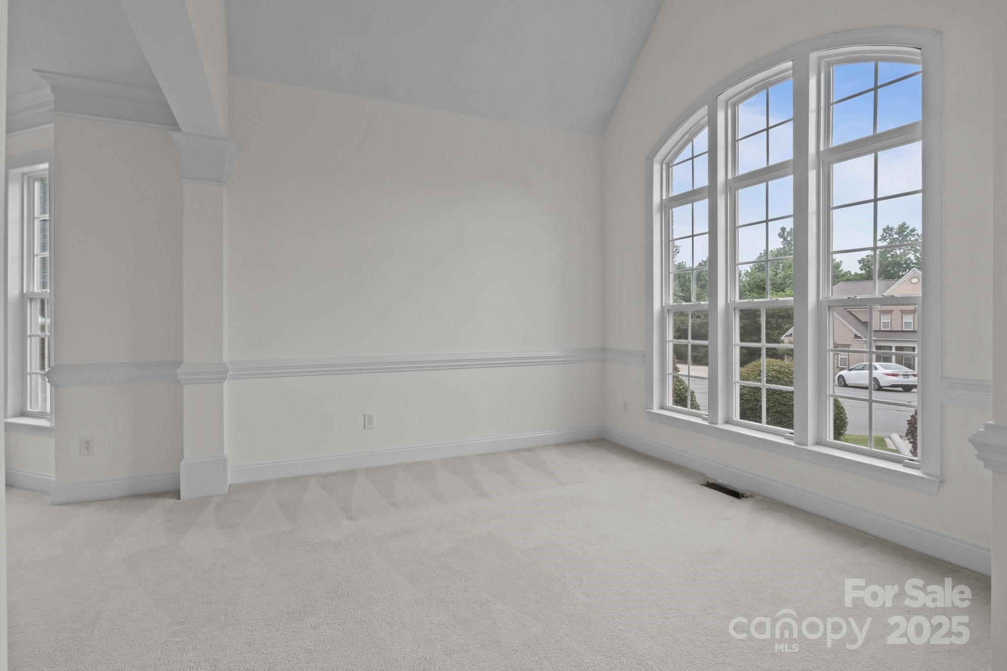 561 Keystone Court NW