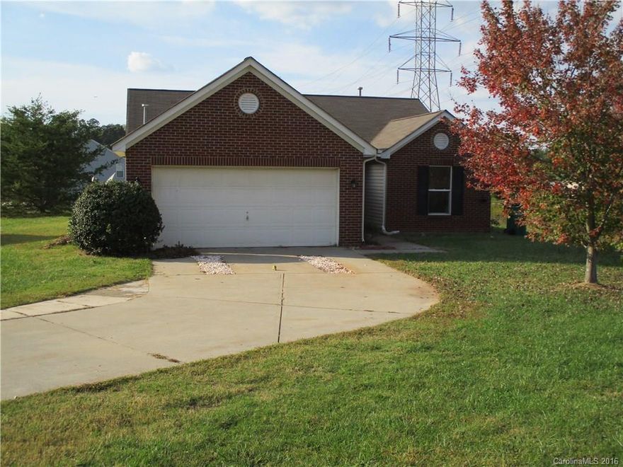 GREAT 1ST HOME OR INVESTMENT, LARGEST LOT IN THE SUBDIVISIONS AT .66 ACRES OVER 100FT OF DRIVEWAY. THIS HOME HAS BEEN RECENTLY PAINTED AND NEW CARPET AND PAD INSTALLED. THE HOME FEATURES 3 LARGE BEDROOMS, A WALK-IN CLOSEST IN THE MASTER, A LARGE EAT-IN KITCHEN. THIS HOME IS MOVE IN READY !!!!
