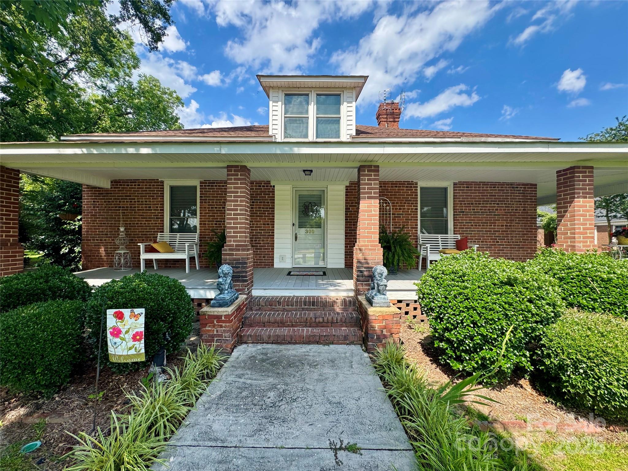 300 Blackmon Street S