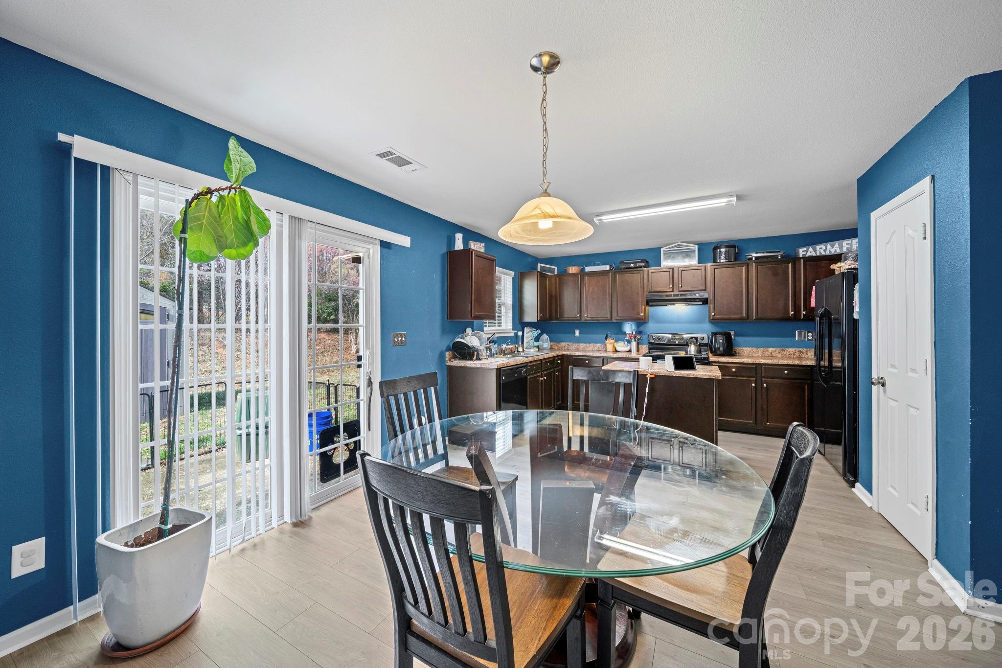 Davis Meadows - Residential