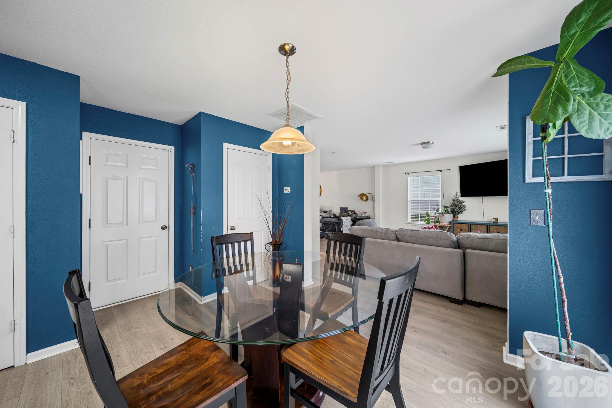 Davis Meadows - Residential