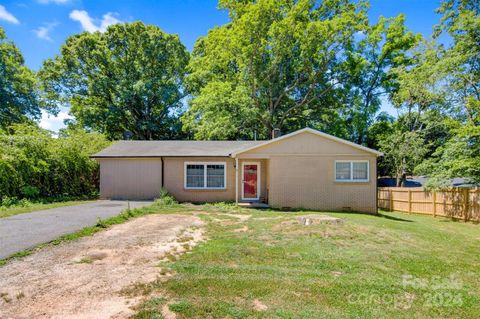 Single Family Residence in Maiden NC 900 Union Street.jpg